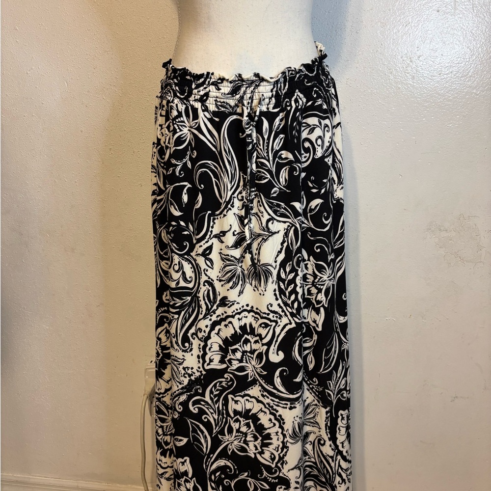 Ellen Tracy Elegant Black and White Maxi Skirt